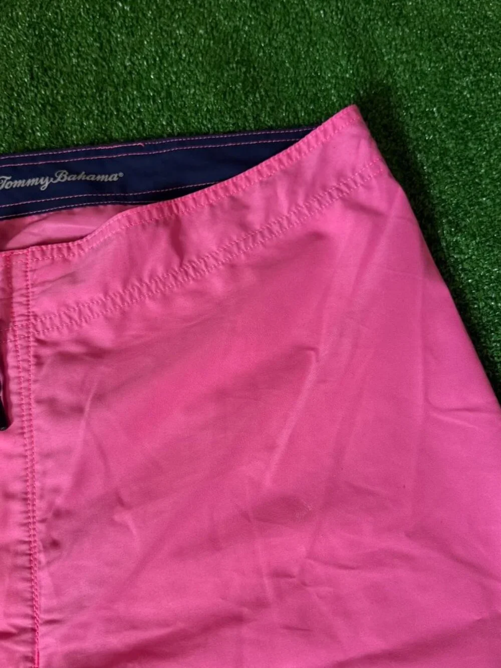 Tommy Bahama Water Reactive Pineapple Board Shorts Swim Trunks Men's Size 40 UPF